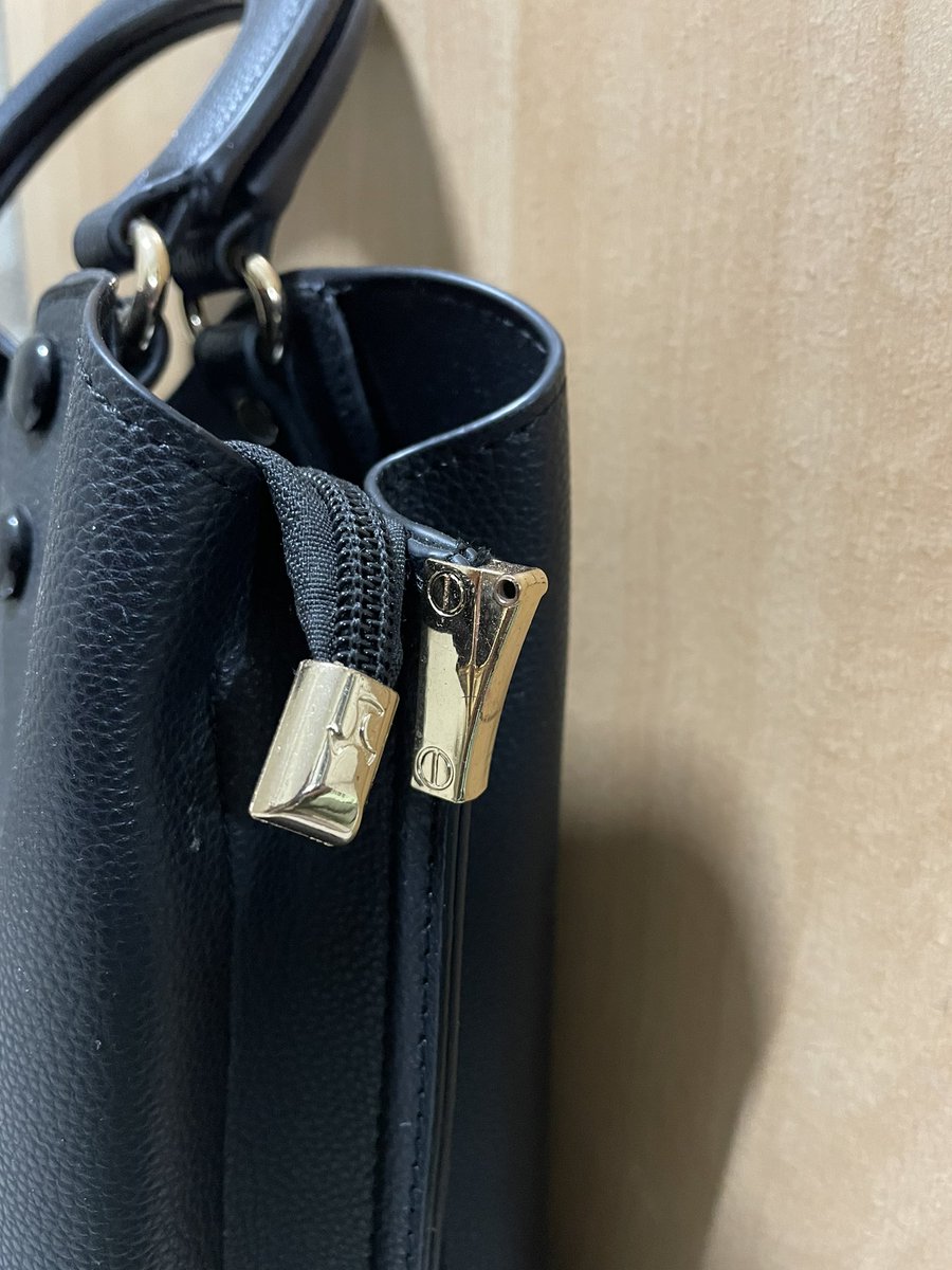 InamdarKaushal's tweet photo. @MochiShoesIN defect in product 66-6196-C black colour bag. The buckle broke twice. Got repaired at Mochi store the first time. Looking for permanent fix this time. https://t.co/DxGuALZmGU