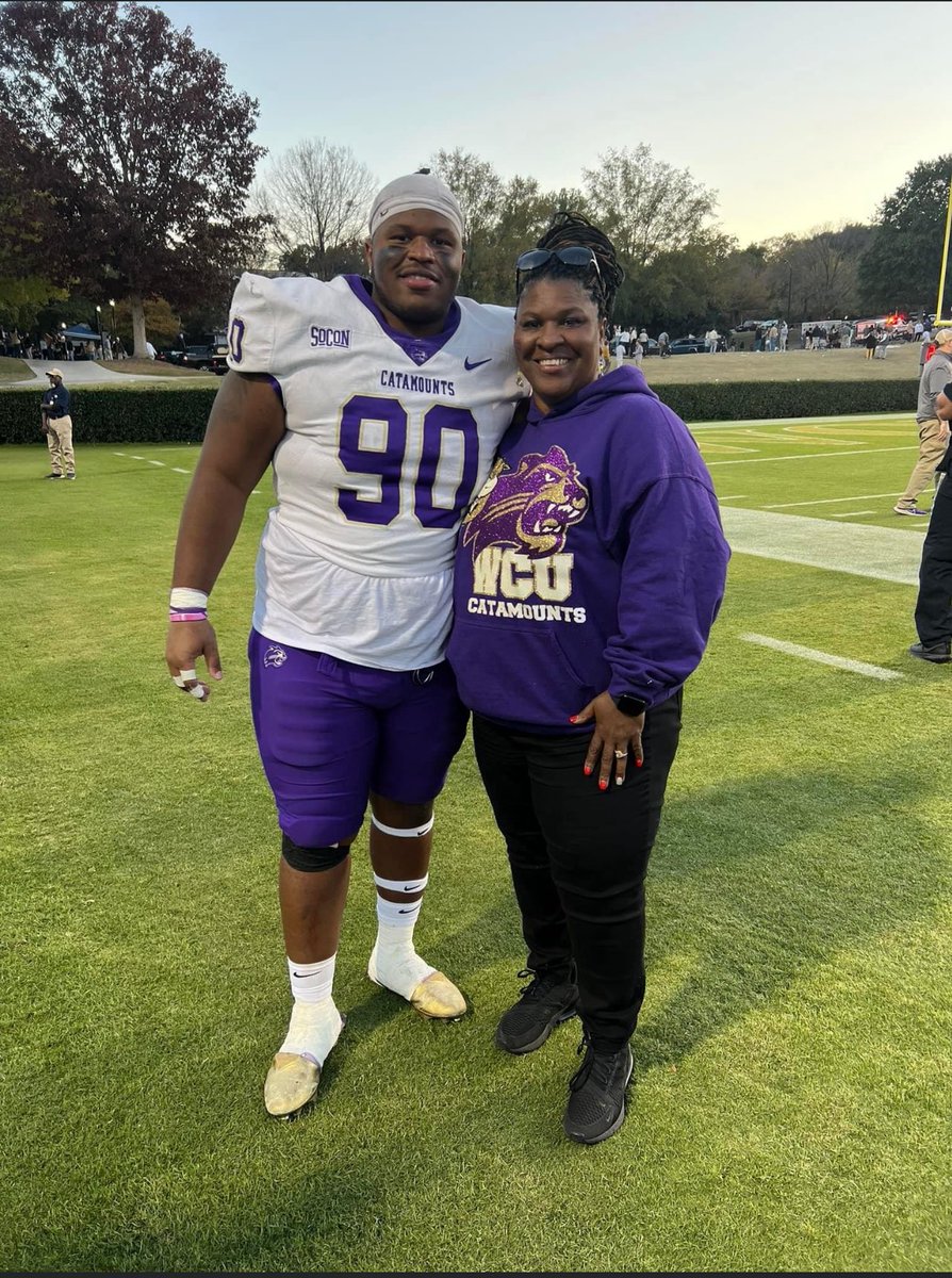 1CoachAlexander's tweet photo. Happy Birthday Momma! Thank you for everything you have instilled in me ! Couldnโt thank you enough! My ROD fr! Love you momma ! Enjoy your day! #Chapter53 @RelondaA https://t.co/4J9f4JDYot