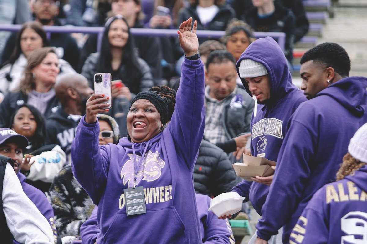1CoachAlexander's tweet photo. Happy Birthday Momma! Thank you for everything you have instilled in me ! Couldnโt thank you enough! My ROD fr! Love you momma ! Enjoy your day! #Chapter53 @RelondaA https://t.co/4J9f4JDYot