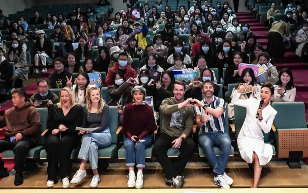 loveneverdies's tweet photo. Throwback to last Thursday when the Love Never Dies China cast had their press conference in Wuhan! ✨ ♥️ 

#LoveNeverDies #China https://t.co/BkXciS4JpC