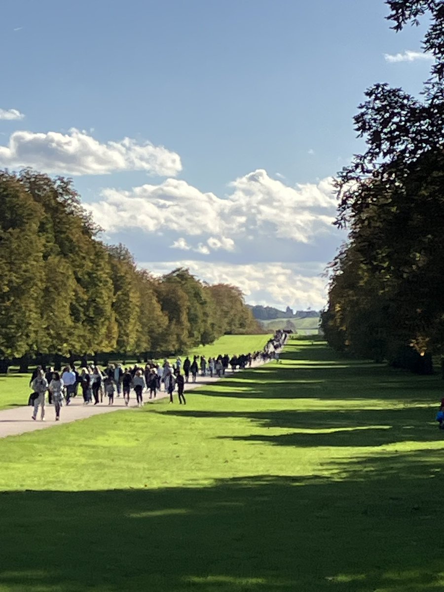 #LetsWindsor Lets Windsor Visit Stay #TheLongWalk #WindsorCastle LetsWindsor.com #WindsorGreatPark