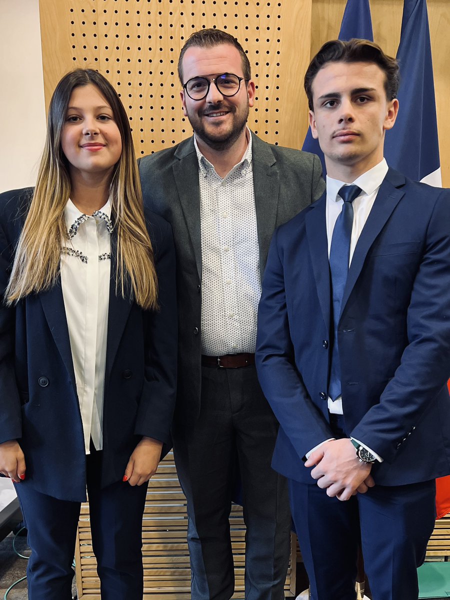 MiguelPlhrs's tweet photo. Premier CNVL pour Lou et Dante, premier CNVL pour le ministre… et premier CNVL pour moi également ! Après ces 3 heures, on ne peut qu’être fier de ces lycéens engagés, spontanés et réfléchis, capables d’analyser et de proposer de nouvelles pistes. Les prochains RDV sont pris ! https://t.co/e77dmjuyZk