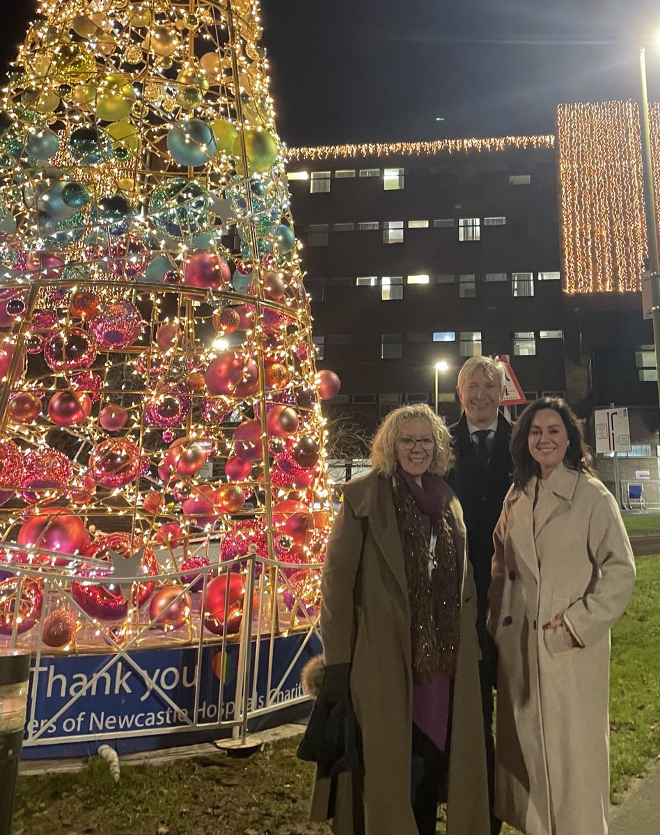 ⁦@NewcastleHosps⁩ Freeman Hospital Festive lights are ON. Thanks to Cragside Choir, the children from Ward 23, the Star Wars team, Elsa and Spider-Man and the lovely Jill Halfpenny, voice of Geordie Hospital, here with Jill Baker, chair of Newcastle Hospitals Charity