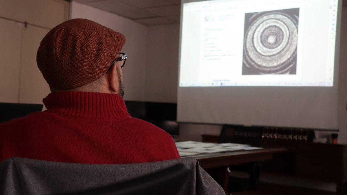IFP_CDMX's tweet photo. Un jurado integrado por @ronovoamx, Coordinadora General del @IFP_CDMX; Seberina Ortega López, Coordinadora de Investigación Forense y Servicios Periciales; Carolina Cedillo Gutiérrez, encargada del Área de Fotografía… https://t.co/DqoQNhyRxV
