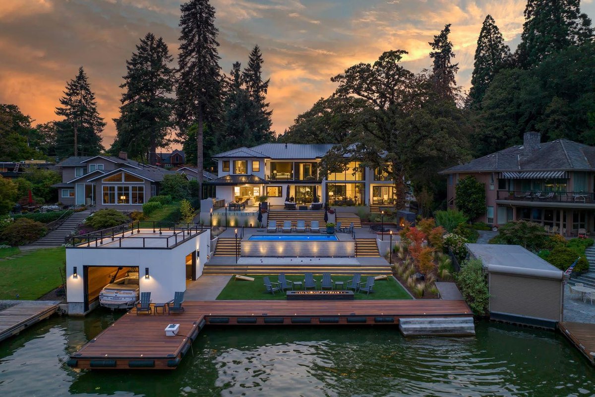 RealtyBit's tweet photo. Waterfront Home On Oregon’s Oswego Lake Delivers On Lifestyle, Luxury https://t.co/egrw24AdkI https://t.co/9HnnWahhiO
