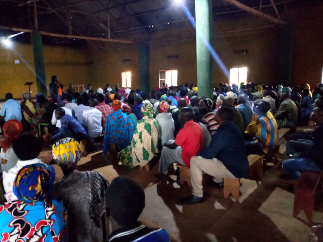 muzingira's tweet photo. Umuyobozi w'Akarere ka Ngoma Mme Niyonagira Nathalie yifatanyije n'abaturage b'akagari ka MUZINGIRA mu nteko, mu butumwa bwe, yagarutse ku mutekano, isuku, HSi, MUSA na Ejoheza, yakiriye n'ibibazo by'abaturage aranabikemura, Abaturage bashimye imiyoborere myiza Yegera abaturage https://t.co/2yoOYWmdtF