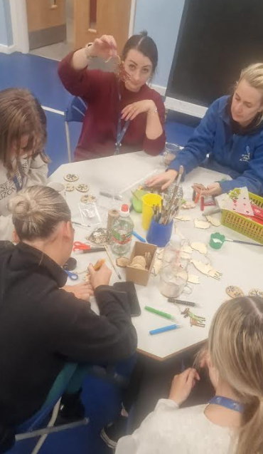 bramley_park's tweet photo. Thank you to everyone who came to our #createtobekind event after school today. It was lovely seeing everyone getting crafty and getting into the Christmas spirit. https://t.co/YzLbAzOZ1F