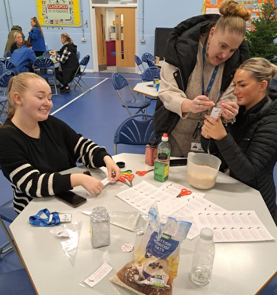 bramley_park's tweet photo. Thank you to everyone who came to our #createtobekind event after school today. It was lovely seeing everyone getting crafty and getting into the Christmas spirit. https://t.co/YzLbAzOZ1F
