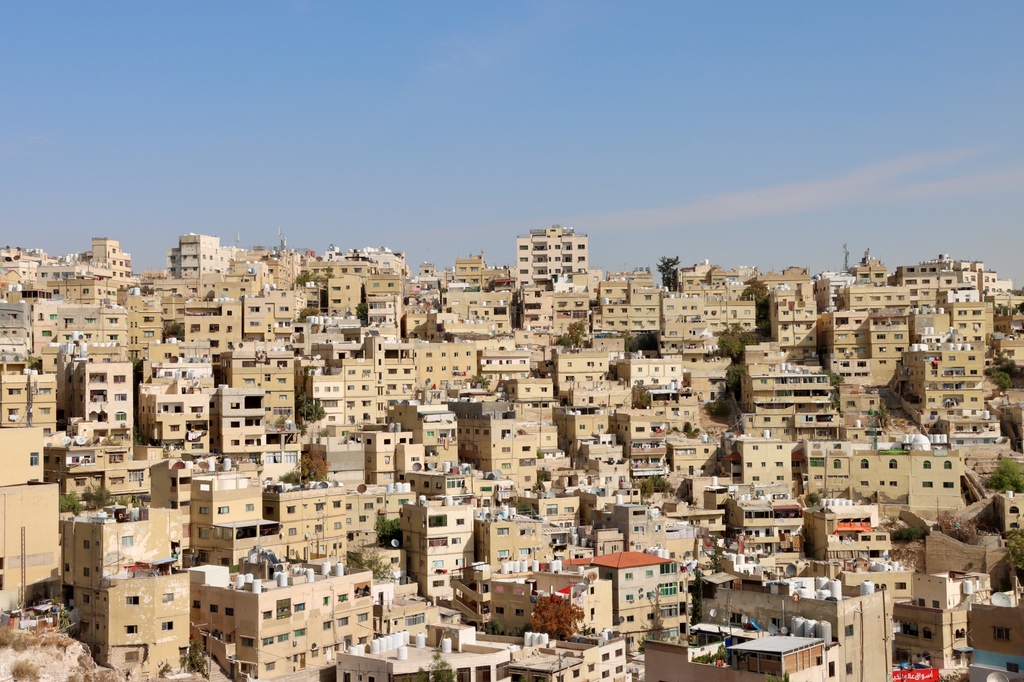 Amman, the vibrant heart of Jordan, is a city where ancient history meets modern energy. Nestled amid hills, its skyline boasts a mix of traditional minarets and contemporary architecture.

Photo credit 📸: Hongbin
#roboair #robo #robomarket #theworldwidelocal