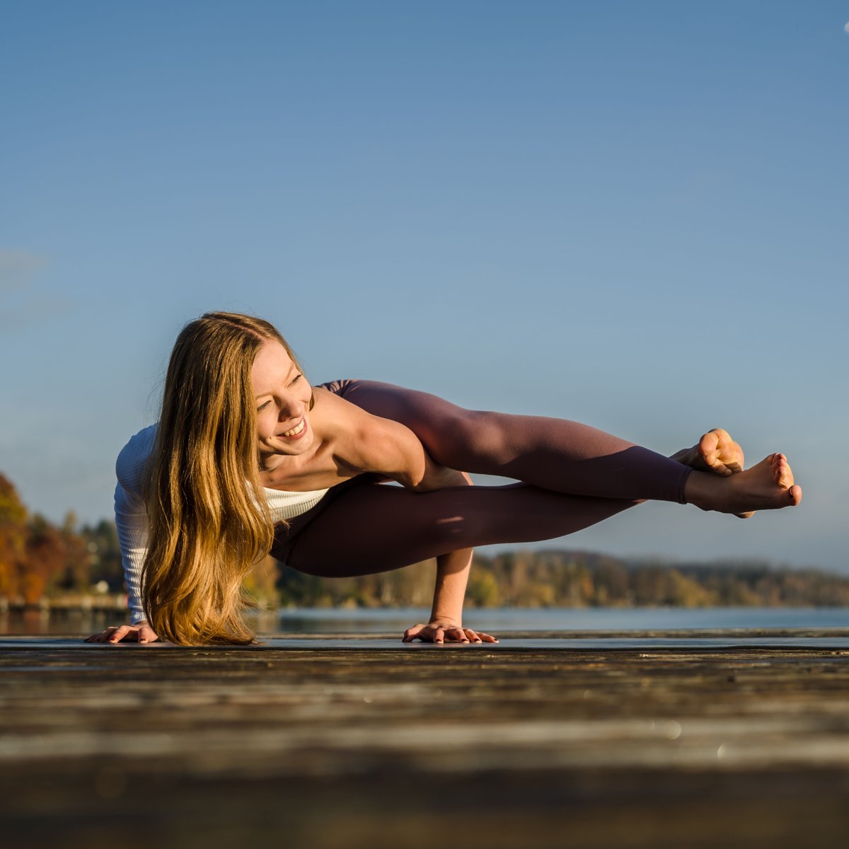 mathias_pfu's tweet photo. I think this image would look a little different if I tried to do this pose. 😂#sportfotografie #photographerlife #sonyalphaportrait #sonyimages #sonyalphaclub #berlinyoga #yogaberlin #yogalife #yogamünchen #yogagermany https://t.co/xTI20igY9r