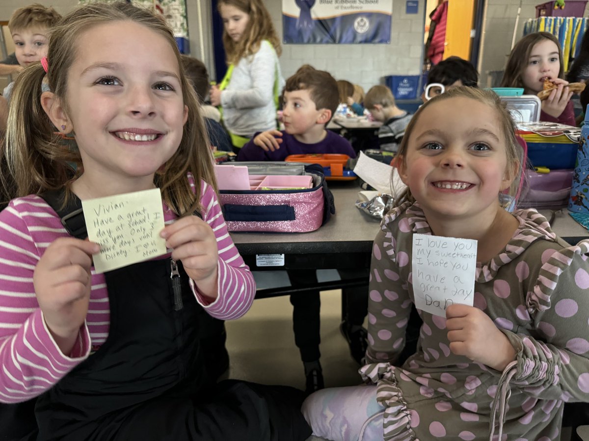 NorthvilleEDU's tweet photo. These two kindergarteners at Amerman were excited to find notes from their parents in their lunch boxes :) 

#NPSWorldofPossibilities #LunchBreak #LunchNotes @amermannv https://t.co/jwrKAsB5xk