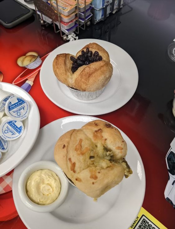 Jamms_LV's tweet image. Fresh out of the oven 🍞 come get yours! 😋 #potofbread  #lasvegas #restaurant #breakfast