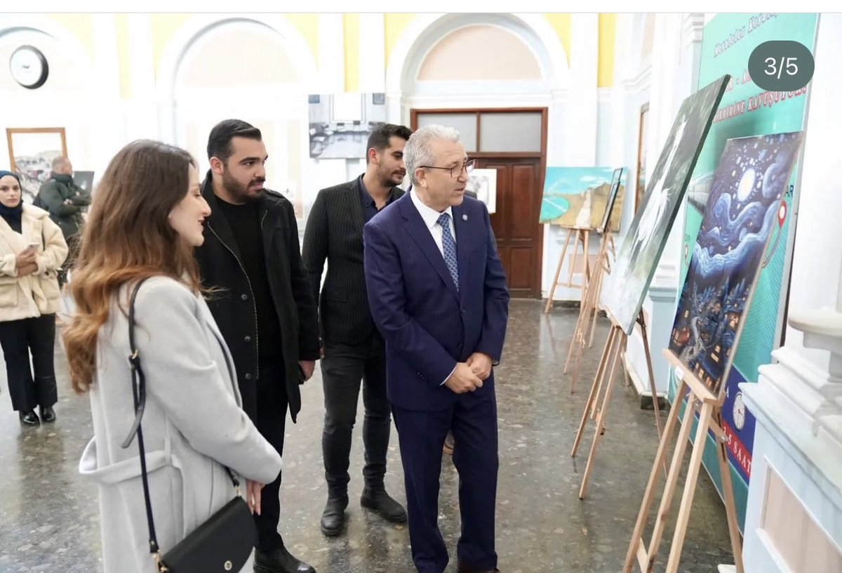 YigitAslanataa's tweet photo. 📍TÜGVA “Güzel İzmir” Sergisi

35 akademisyen ve öğrencinin katılımları ile Alsancak Tren Garında gerçekleşen sergimize bugün ziyaret gerçekleştiren; Ege Üniversitesi Rektörümüz Sayın @ProfNecdetBudak, Başsavcımız Fahri Mutlu Tosun, Başsavcıvekillerimiz Mehmet Akif Dönertaş, Hasan Onur Dinç ve İl Milli Eğitim Müdürümüz Ömer Yahşi (@yahsiomer)’ye teşekkür ediyoruz.

Kültür’de ve Sanat’da TÜGVA var 💪