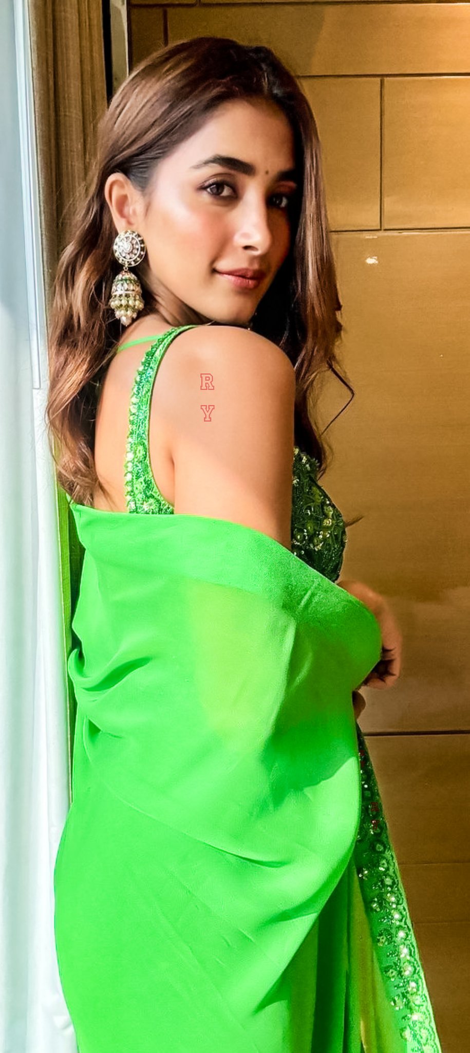 GACfEl1bYAEKZ7a?format=jpg&name=large