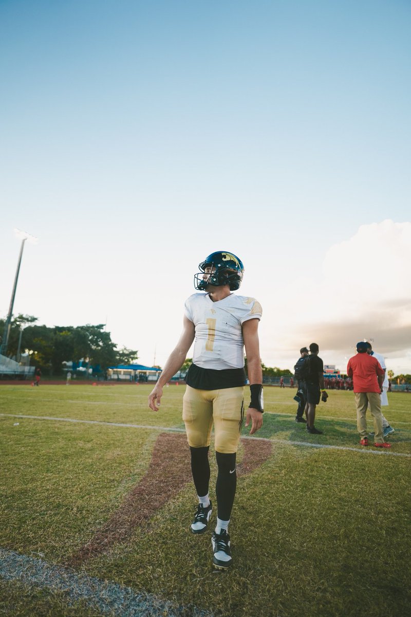 DaviBelfort's tweet photo. Senior Season Stats
(12 Games)

3,115 Total Yards
34 Total Touchdowns 
67% Completion Percentage 

Watch my senior season highlights here: 
https://t.co/egbc29P0og https://t.co/9BQBpicRzC