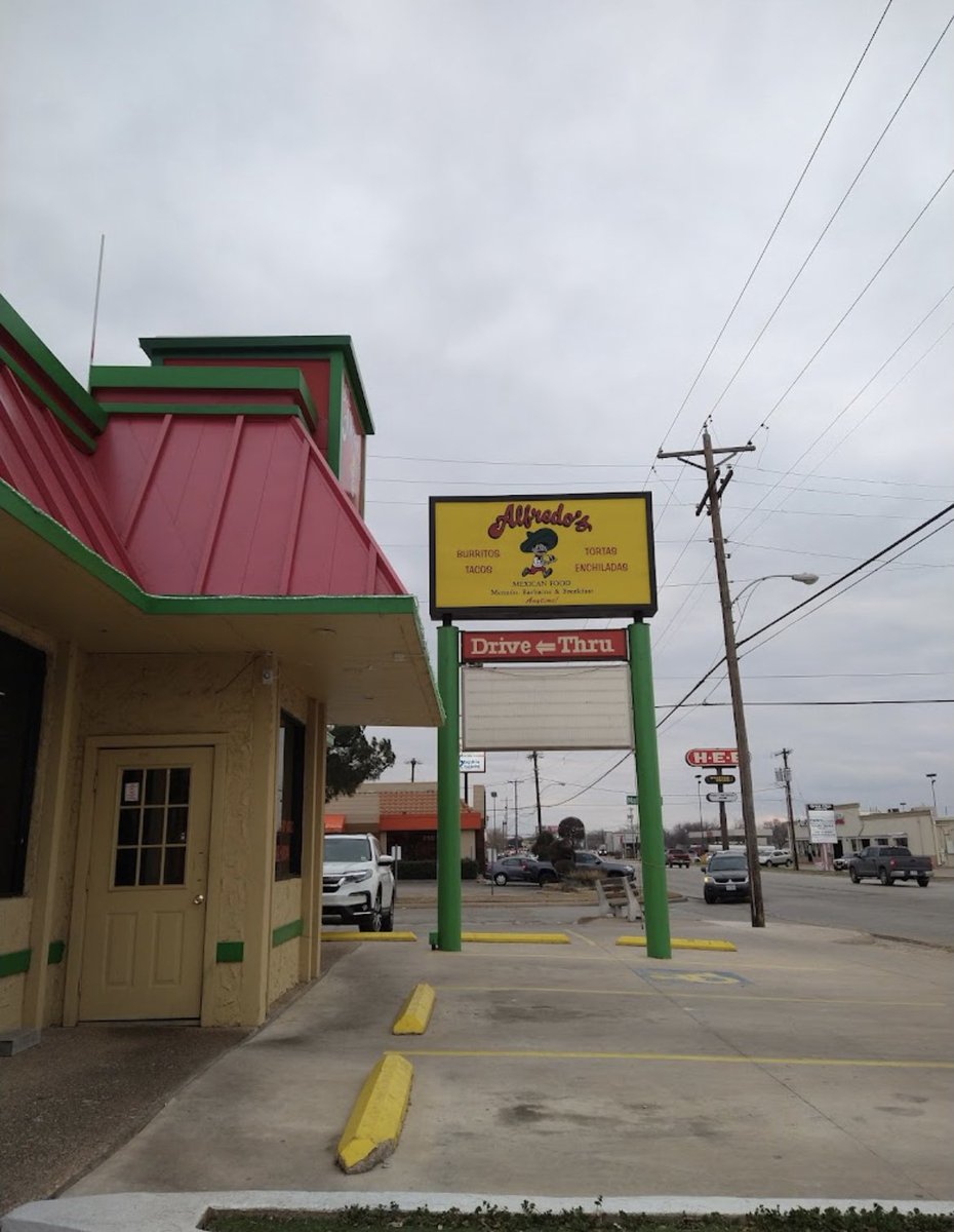 Kyle_Keev6's tweet photo. Using only a restaurant, tell us where you went to college. : https://t.co/sub9w56XtE