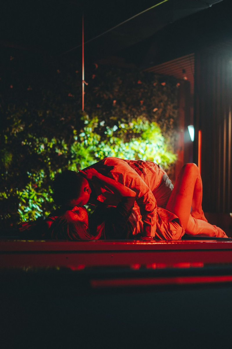 Ahora como borro tus besos 💋💋💋quedaron marcados en mi piel ❤️‍🔥❤️‍🔥❤️‍🔥No contabas con mi astucia muy linda pero sucia🔥

#QTVB