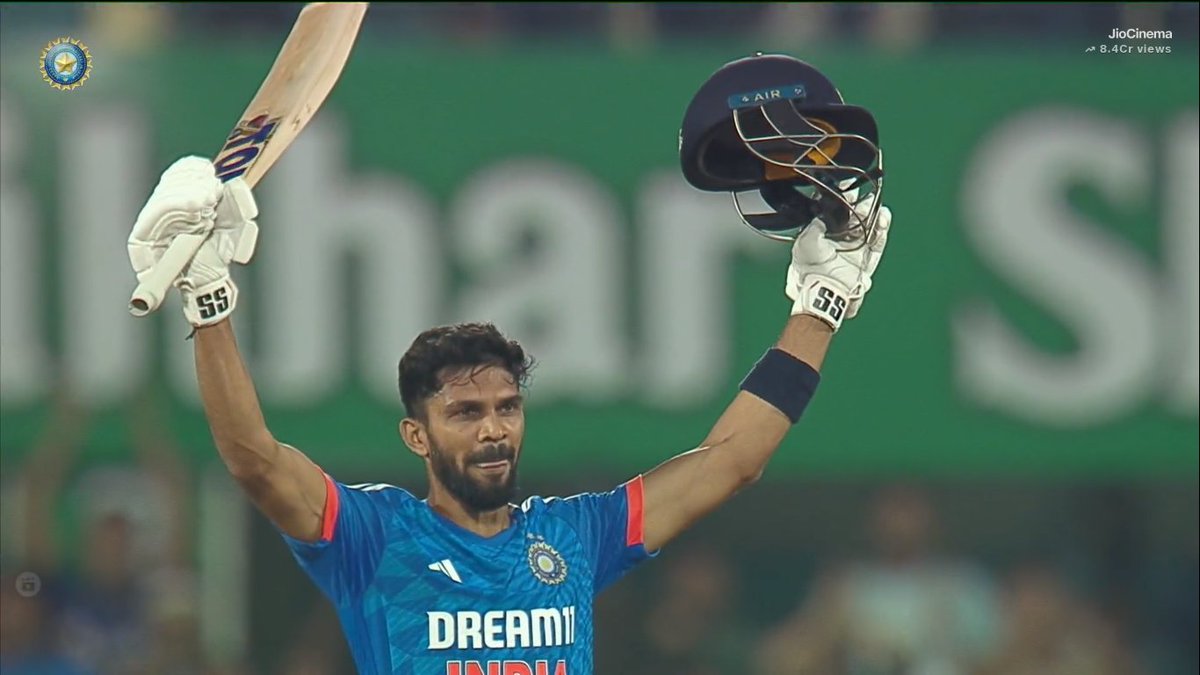 JemeshLuke's tweet photo. Reasons for today loss
1) prasid Krishna main.( no ball to maxi, then he started hitting )
2) ishan kishan poor WK
3) Surya droped catch of Wade
4) Captain failed in setting feilders
5) last two overs axar nd prasid
#IshanKishan #AUSvsIND #T20Cricket #Maxi #prasid https://t.co/RXfiKBF71v