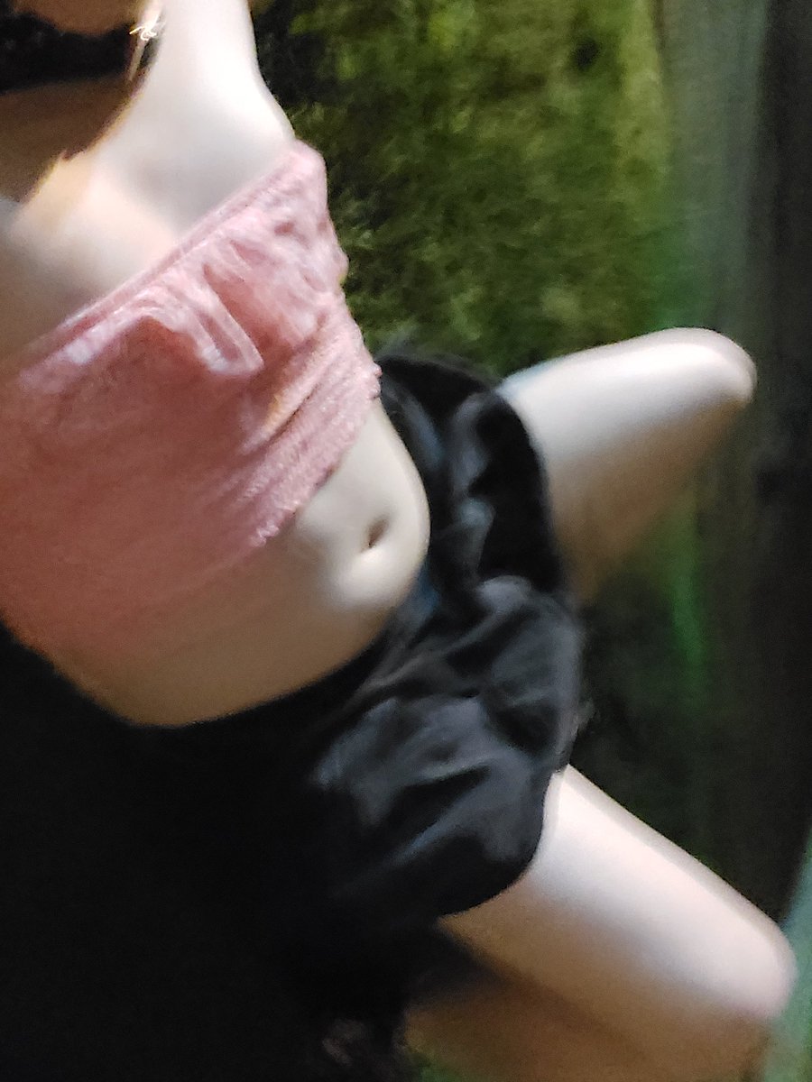 Short skirts and no panties😈 is the only way to go out at night right boys🍑💕