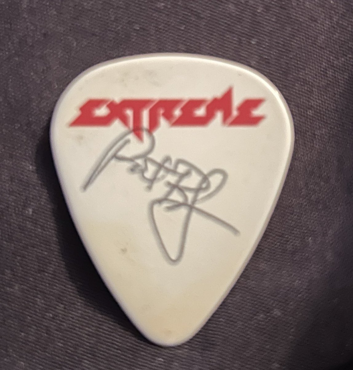#extremeband what a show in Newcastle to kickoff the UK leg of there world tour 

To top off the night one of the <a href="/ExtremeBand/">Extreme</a> roadies gave us one of Pat Badger’s plecs 🤘