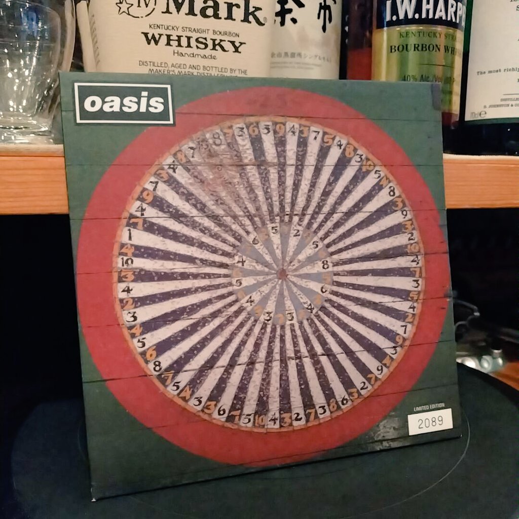 musicbargaffa's tweet image. 今日は、ノエル・ギャラガーの来日公演を観に行くお客さまから、オアシスのリクエストをいただきました🎵今夜はちょっとだけ延長営業となりましたが、そろそろ閉店します😆明日もご来店お待ちしております🍻
#oasis #themasterplan #vinyl #7inch #アナログ #レコード #レコードが聴ける店