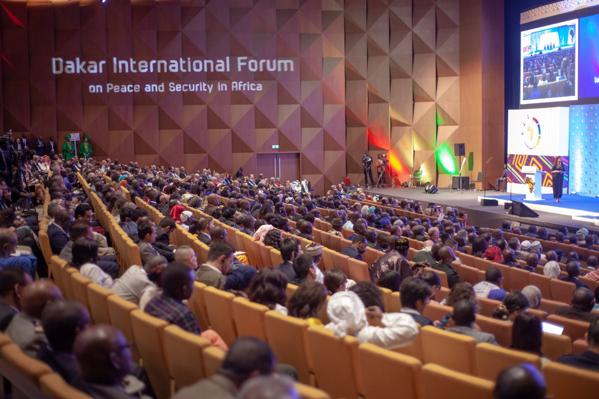 Forum International de Dakar tweet media