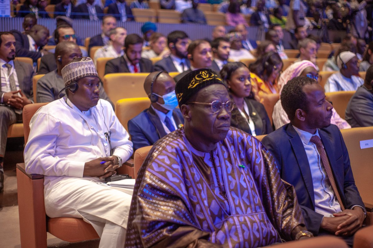 Forum International de Dakar tweet media