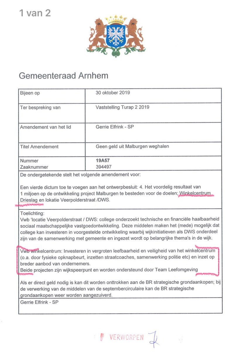 GerrieElfrink's tweet photo. SP dient @arnhemraad voorstel in om te investeren in het verpauperde winkelcentrum Drieslag. PvdA stemt tegen. Enige tijd later dient PvdA een soortgelijk voorstel in. Nu wordt het wél aangenomen en kan de PvdA-wethouder een PvdA raadslid in ‘t zonnetje zetten en SP negeren.👏🏻👏🏻 https://t.co/zqWsvhxTCL
