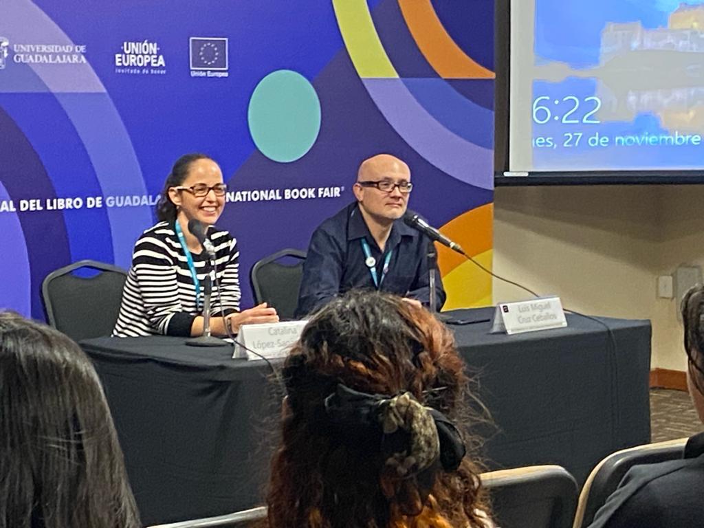 dataMares's tweet photo. Ayer estuvimos platicando con Luis Miguel Cruz Ceballos, nuestro director de Arte, y @Catlosa_ sobre el proceso qué seguimos para elaborar los #dataPosters y @dataGraficos.
#FILGuadalajara2023 #FILCiencia #SomosLectores https://t.co/K7BUtSfsgJ