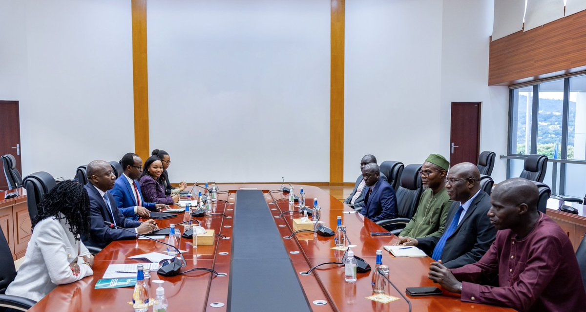 PrimatureRwanda's tweet photo. Today, Prime Minister Dr. Ngirente received H.E. Muhammad B. S. Jallow, Vice President and Prime Minister of The Gambia and his delegation. Their discussions focused on knowledge exchange in governance and coordination mechanisms. https://t.co/n52iJ3NpJn