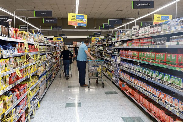 🔑#DFFull | De la mano de la menor inflación, el gasto de los chilenos vuelve a cifras positivas después de más de un año
df.cl/economia-y-pol…