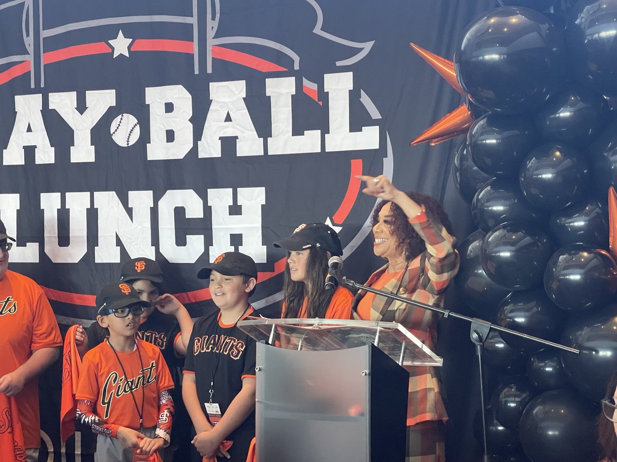 RenelSFVoyce's tweet image. ‘Tis the season!  Plz join me &amp;amp; @giantscommunity on this #GivingTuesday2023 in support of our programs &amp;amp; my babies, the Junior Giants!  Any donation is greatly appreciated &amp;amp; we thank you in advance! Visit giantscommunityfund.org to donate. #jrgiants #teammom #teamgrandma🧡🖤🙏🏾