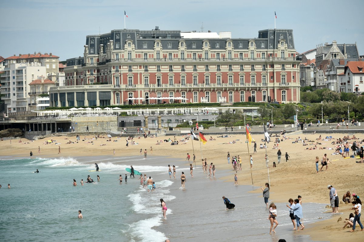 RTL France (@rtlfrance) on Twitter photo 🔴 "Il faut augmenter la fiscalité sur les locations saisonnières et baisser la fiscalité sur les locations à l’année, pour inciter les propriétaires."
🎙 <a href="/BtzMaider/">Maider AROSTEGUY</a>, maire de Biarritz, au micro de <a href="/JSellier/">Julien Sellier</a>, <a href="/marioncalais/">marion calais</a> et <a href="/CyprienCini/">Cyprien Cini</a> dans #RTLBonsoir ! 🔴 "Il faut augmenter la fiscalité sur les locations saisonnières et baisser la fiscalité sur les locations à l’année, pour inciter les propriétaires."
🎙 <a href="/BtzMaider/">Maider AROSTEGUY</a>, maire de Biarritz, au micro de <a href="/JSellier/">Julien Sellier</a>, <a href="/marioncalais/">marion calais</a> et <a href="/CyprienCini/">Cyprien Cini</a> dans #RTLBonsoir !