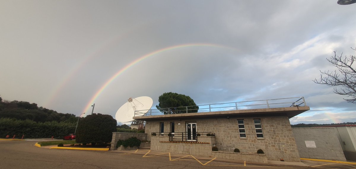 FranBcnMad's tweet photo. #DSS63 #70mAntenna #MDSCC #Trabajo #Tracking 📡 ➿ 🛰️ 🪐 🌌 @Madrid_DSN #DobleArcoIris 🌈 🌈 https://t.co/jzz7ke856a
