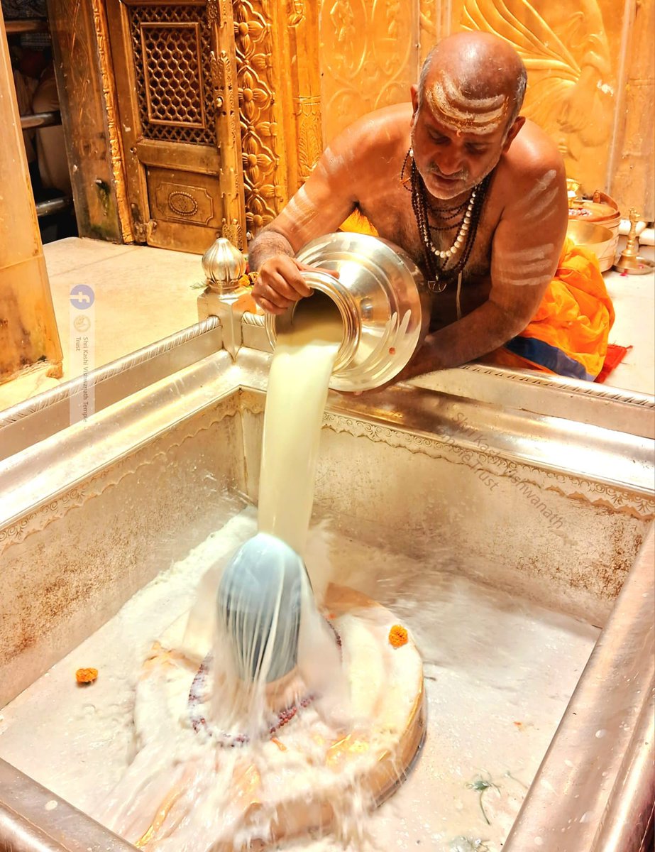 ShriVishwanath's tweet photo. आज दिनाँक 28-11-2023 को श्री काशी विश्वनाथ मंदिर के श्रृंगार  आरती के दर्शन।  #ShriKashiVishwanath #shiva #mahadev #baba #templespa #darshan #blessings #saptrishi #vishwanath #KashiVishwanathDham https://t.co/NT1CUNm0NO