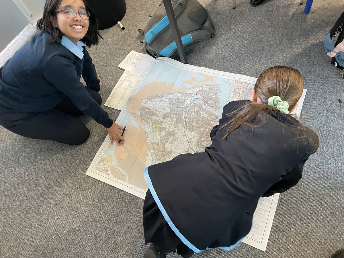 WKGS_Geography's tweet image. 7T we’re taking map reading very seriously today. We had a skills challenge face off and the desks just didn’t cut it! Excellent work was done and great fun was had #WKGSY7 #OSmaps #mapreading #geographyskills