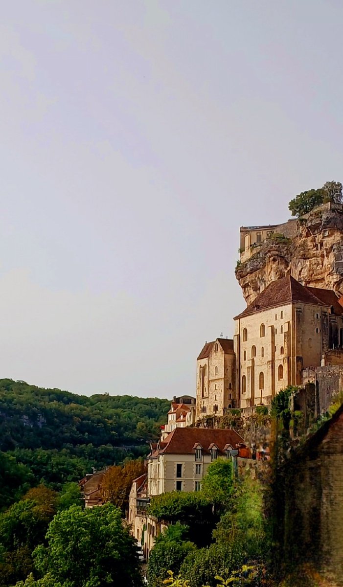 jeannettecockie's tweet photo. #rocamadour #France #nikonz50 #throwbacksummer https://t.co/hXnnmA14HI