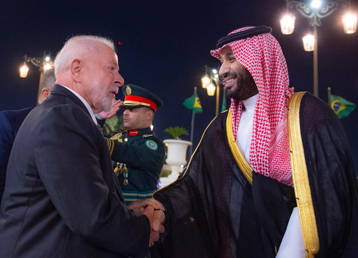 makkahnp's tweet photo. #ولي_العهد يستقبل في قصر اليمامة بالرياض رئيس جمهورية #البرازيل الاتحادية، وقد أجريت مراسم استقبال رسمية .

#صحيفة_مكة https://t.co/DwTOVznZMm