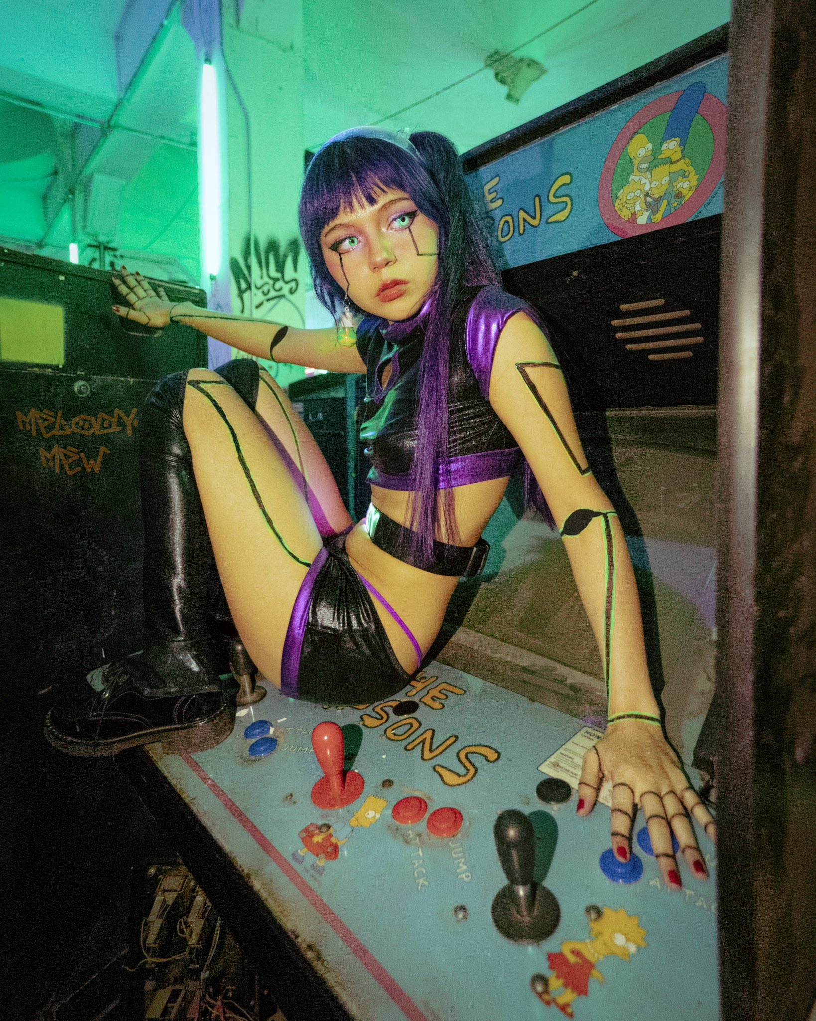 𝗠𝗘𝗟𝗢𝗗𝗬 ♡ 𝗠𝗘𝗪 🐶💕 on X:  脆弱なつながりの世界で、真実性は電子スペクトルのように消えていきます。孤独は最後の人間の切断です 📸: @fallo_rivera 🎨:  @AlienBunnyCorp 👽✌🏻 t.coWQgQvSAU0B  X