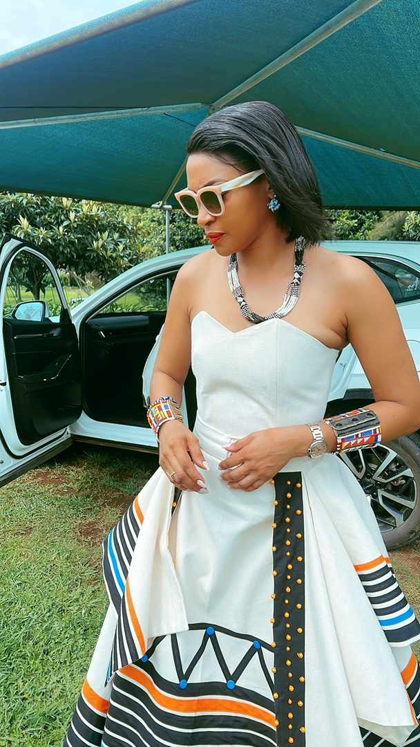 uMaMkhize iNkosazana ๐ (@fioremkhize) on Twitter photo Made this 3-in-1 Detachable Xhosa Dress for the beautiful <a href="/MakgofeD/">Makgofe Moagi</a> and loved every minute of making it!! Made this 3-in-1 Detachable Xhosa Dress for the beautiful <a href="/MakgofeD/">Makgofe Moagi</a> and loved every minute of making it!!