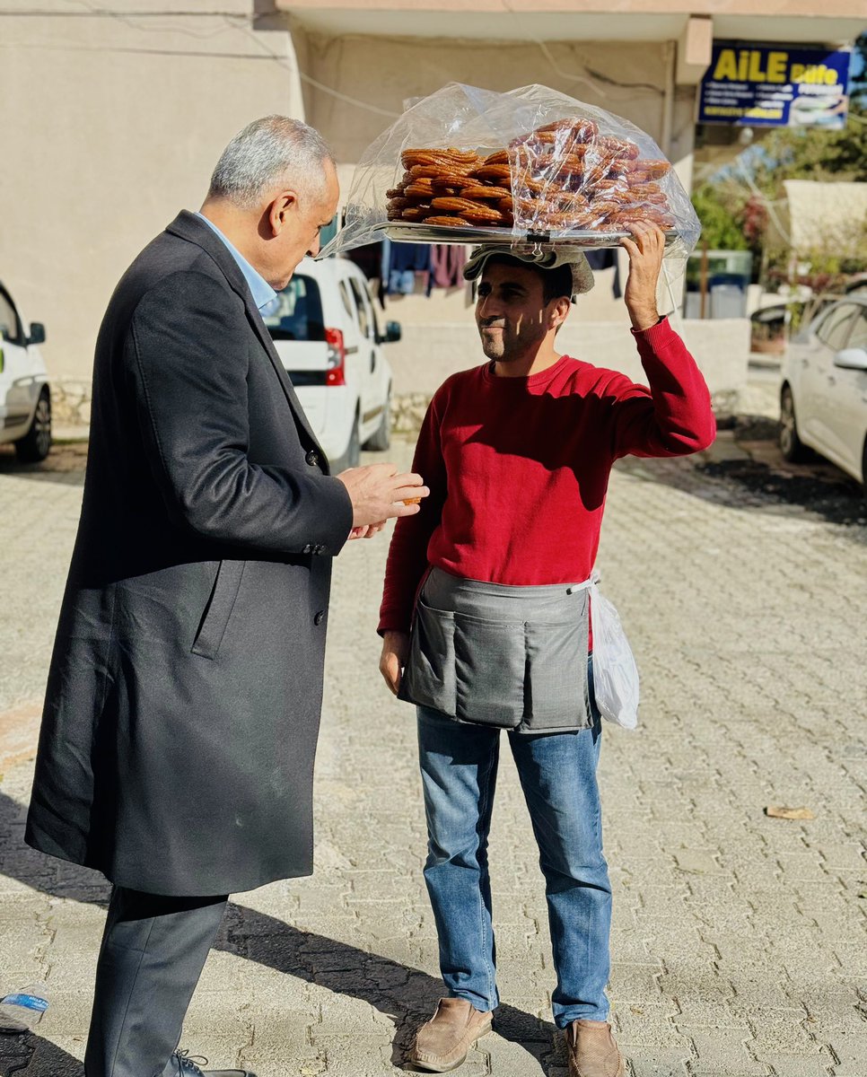 mehmetnurcelik_'s tweet photo. AK Parti'nin dünü de, bugünü de millete hizmettir. 

Gün boyunca hemşehrilerimizi ziyaret ettik. İstek, talep ve önerilerini dinledik.

📝 Notlarımızı alarak, taleplerin çözümü noktasında neler yapabileceğimizi konuştuk.

Cumhurbaşkanımız Sayın Recep Tayyip ERDOĞAN’ın liderliğinde; omuz omuza daha aydınlık yarınların Türkiye'si ve Mardin’i için var gücümüzle çalışmayı sürdürecek, hemşehrilerimizle buluşmaya devam edeceğiz.

#ArtukluBizimEvimiz
#Artuklu #GüçlüArtuklu #Mardin 

@Akparti 
@aliihsanyavuz54 
@erkankandemir 
@yzyilmaz55