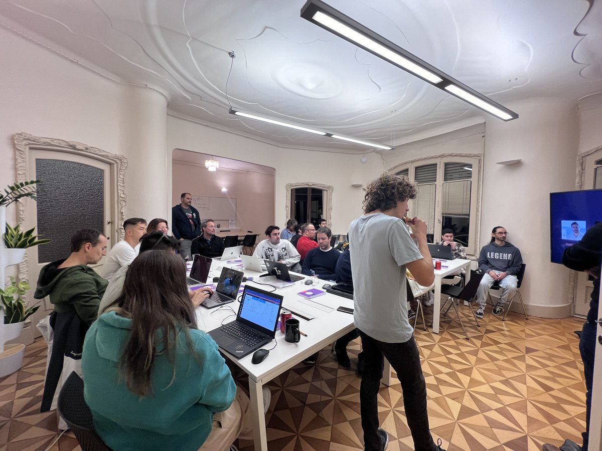 bcnswcraft's tweet image. Empezando la bowling kata en @Basetis con un full house! 🎉🎉🎉 #softwarecrafters #tdd #pairprogramming