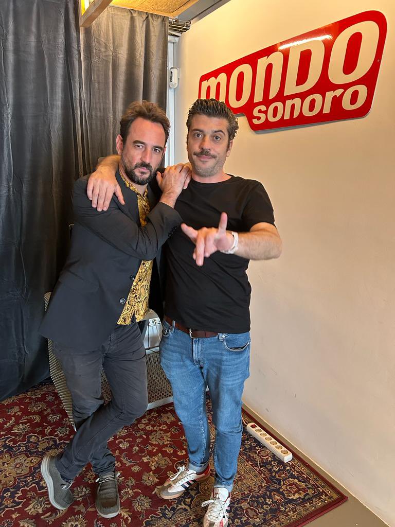 IgorPaskual's tweet photo. José de Montfort me hizo una atípica entrevista para @mondo_sonoro. El motivo principal fue la reedición de El Arte de Mentir por su décimo aniversario, que sale esta semana @DifacilEd (https://t.co/Crhu8Yqa3b). Nueva portada, prólogo y una reflexión de estos diez últimos años. https://t.co/i5GvMh7wcC
