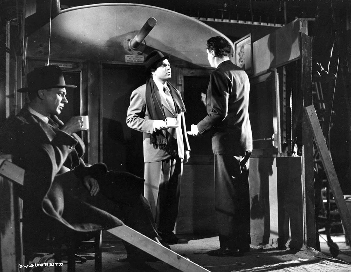 Oct 22 until Dec 10: 75years ago shooting of #TheThirdMan in #Vienna.
Photo 02: Ferris Wheel shot in the London Films studio in #Shepperton❗
#JosephCotten #OrsonWelles #CarolReed
All original pictures on display in our museum❗
©courtesy #StudioCanal

#drittemanntour #filmnoir