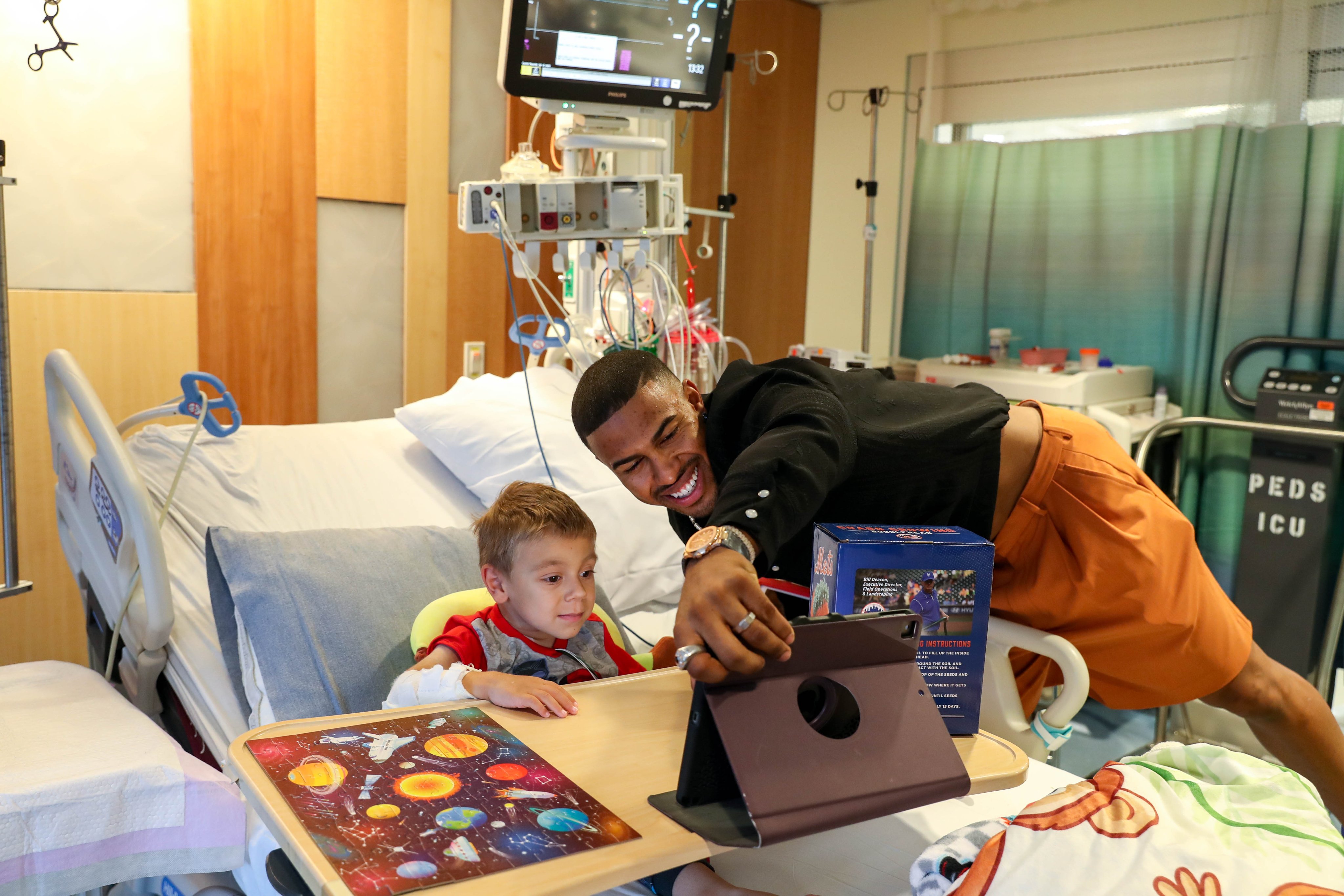 GACnyFaW4AMeSi5?format=jpg&name=4096x4096 Francisco Lindor Becomes a Real-Life Hero as He Brings Hope to Sick and Underprivileged Children
