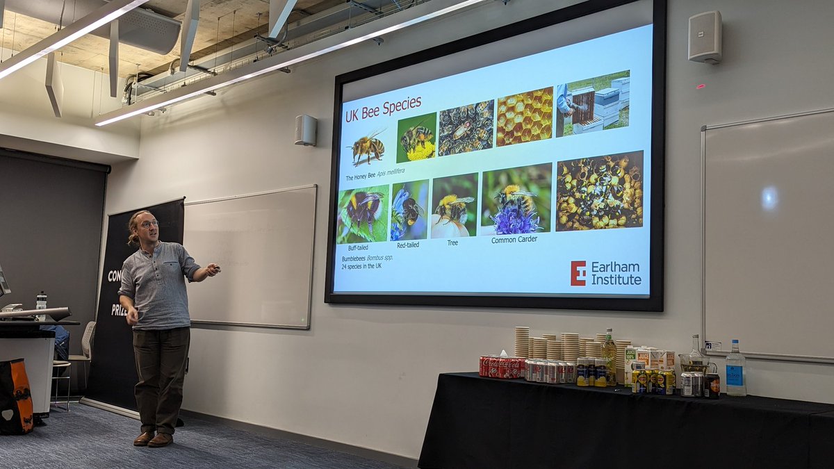 @nashalselection from @EarlhamInst is the guest speaker for tonight's prize giving event. A 'hive' of information about bees!
earlham.ac.uk/profile/will-N… #ueascience