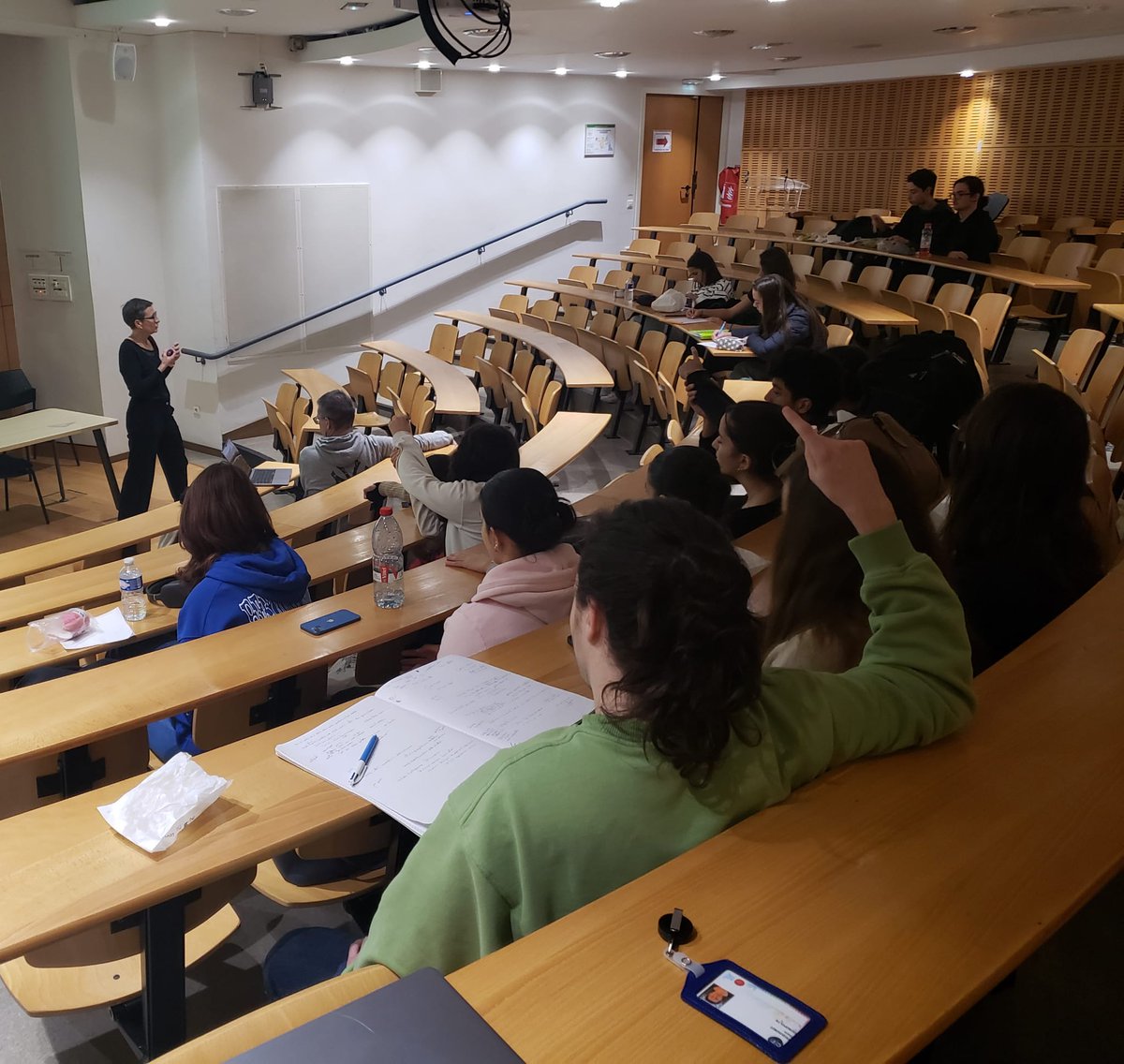 🔬 [Projet Développement Embryonnaire] 🔬 
L'étude du développement du tube digestif chez le poulet permet de mettre en place un test diagnostique dans une maladie digestive ? C'est le sujet de recherche de Sandrine Faure et Pascal de Santa Barbara, chercheurs 👍