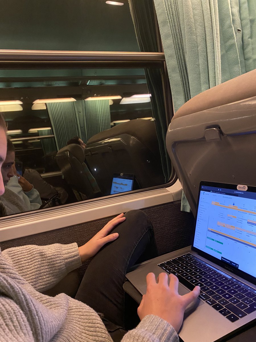 🚄 Voyage en train #Marseille -> #Nice : nous faisons le choix de déplacements plus respectueux de l’environnement.

🌿 Moins d'émissions de CO2, plus de nature à contempler.