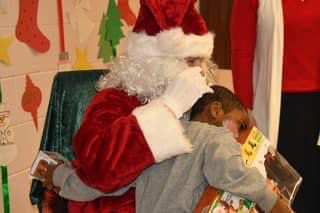 udbw88's tweet photo. @univofdayton @UDaytonAlumni Columbus alum, remember Christmas on Campus? The games, arts &amp; crafts(glitter!), snacks, laughs, smiles &amp; hugs? Relive the memories &amp; create new ones with Cbus area kids at our Dec.9th Christmas off Campus! 🎄Sign-up: https://t.co/GYibosn8Ih https://t.co/jnVjMFsIuf
