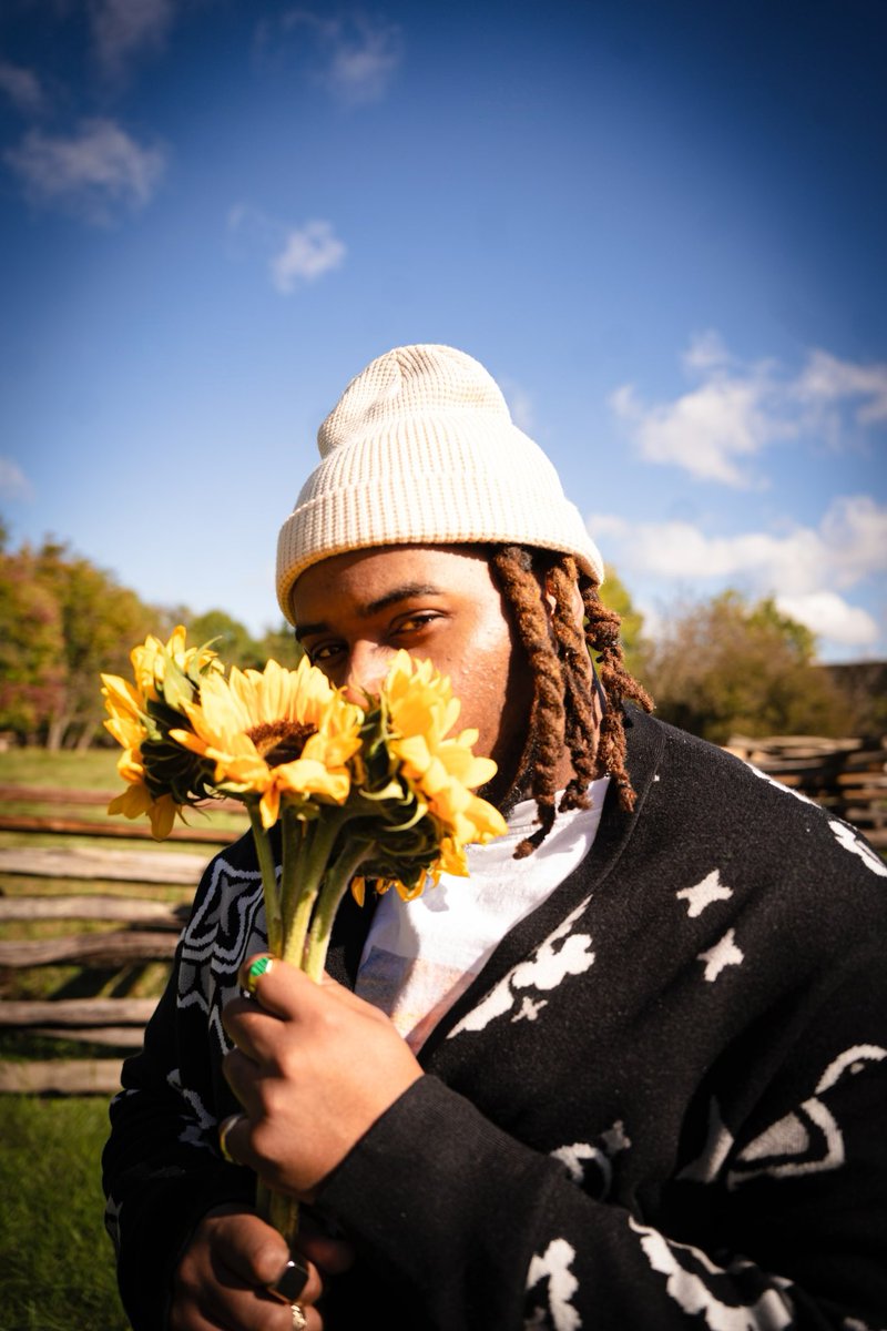 playfayson's tweet photo. Twitter sees them first 🌻 https://t.co/FE0qyOBAtZ